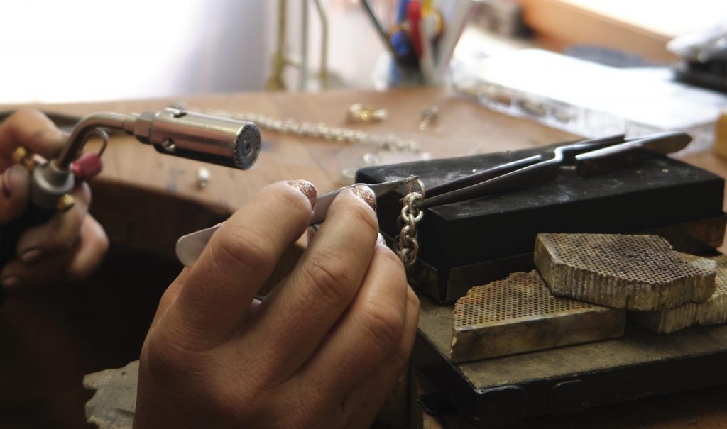 jewellery, soldering, chain, goldsmith, handwork, precision, sensitivity, dexterity, finger, hand, flame, chain links, goldsmith, goldsmith, goldsmith, goldsmith, goldsmith
