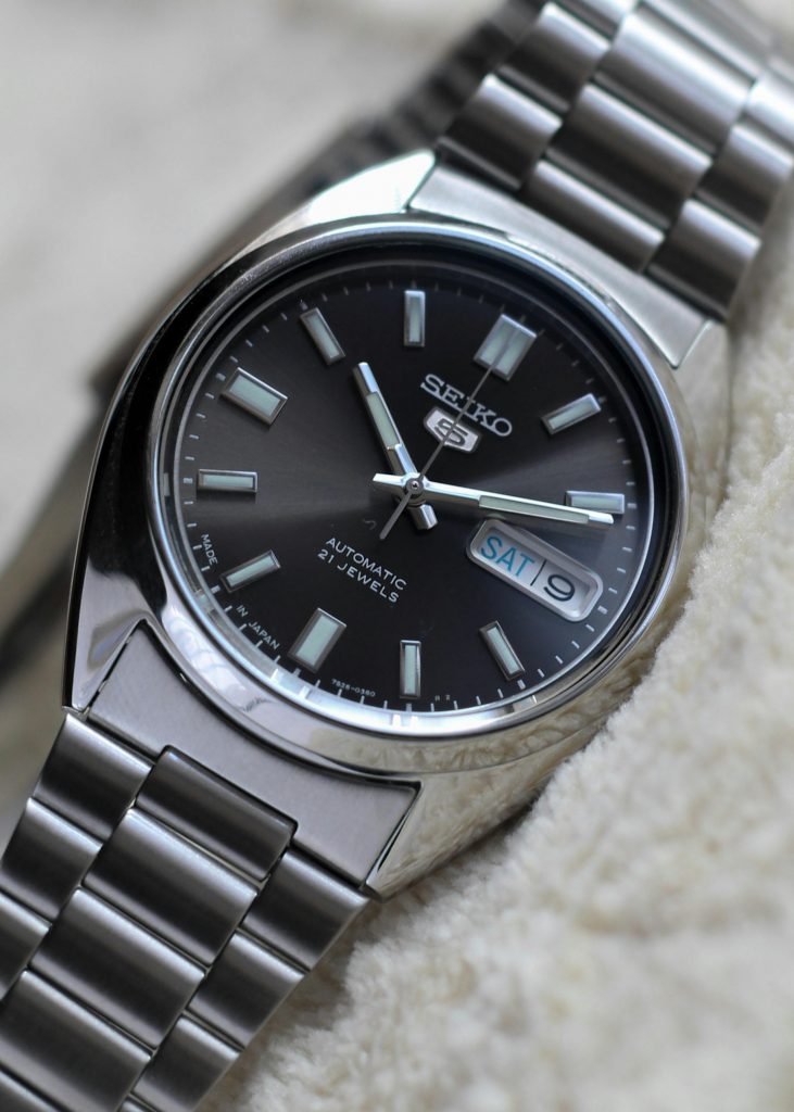 Vintage Seiko 5 automatic watch with date display on a stainless steel bracelet.